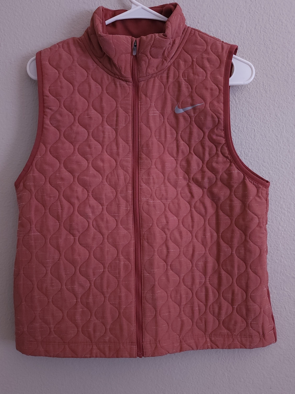 Nike AeroLayer Running Vest Women's Medium Quilted Insulated Berry Pink Full Zip